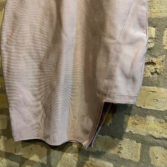 Stunning Dusty Mauve Deep V Bandage Dress - Akira (Size Large) - NWT, Minor Flaw - Picture 2 of 6